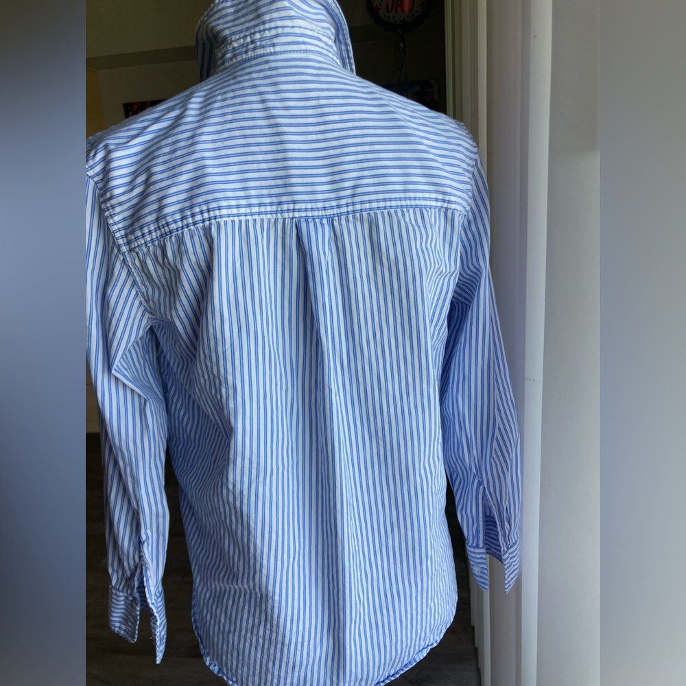 H&M shirt. - Picture 3 of 5
